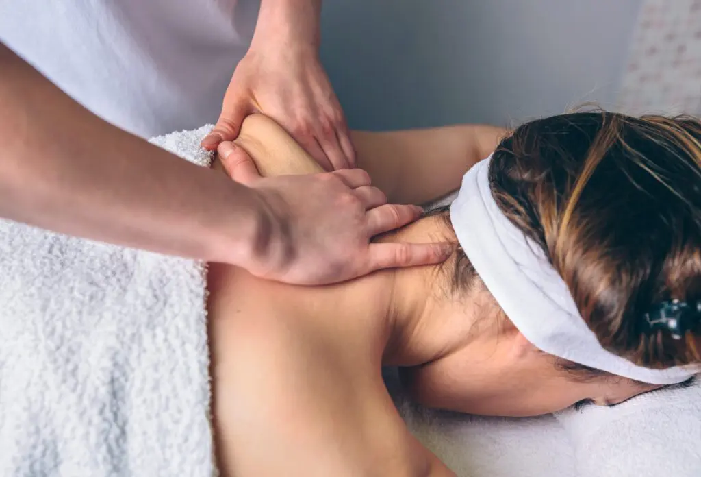 Die Massagetherapie kan bei verschiedene Arten von Schmerzen helfen.