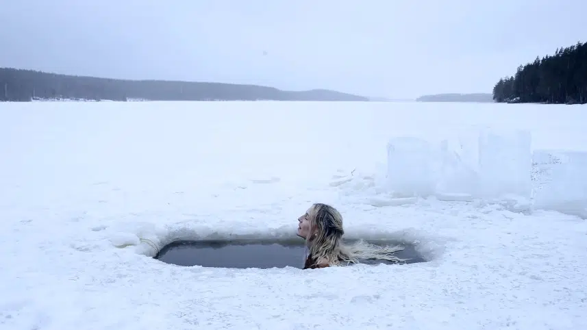 Kältetherapie - Ein Bad im eiskalten Wasser