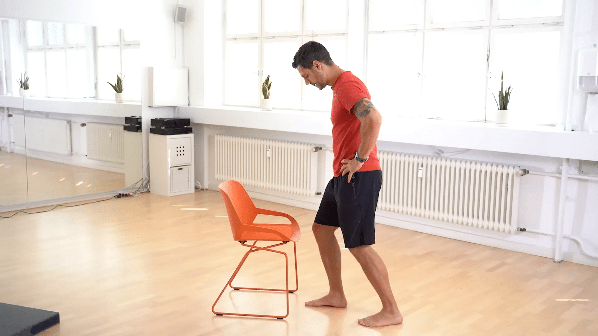 Aufstehen mit Leichtigkeit: Ein Schritt-für-Schritt-Workout für Menschen über 60 2 achte Mobilitätsübung für das Sprunggelenk