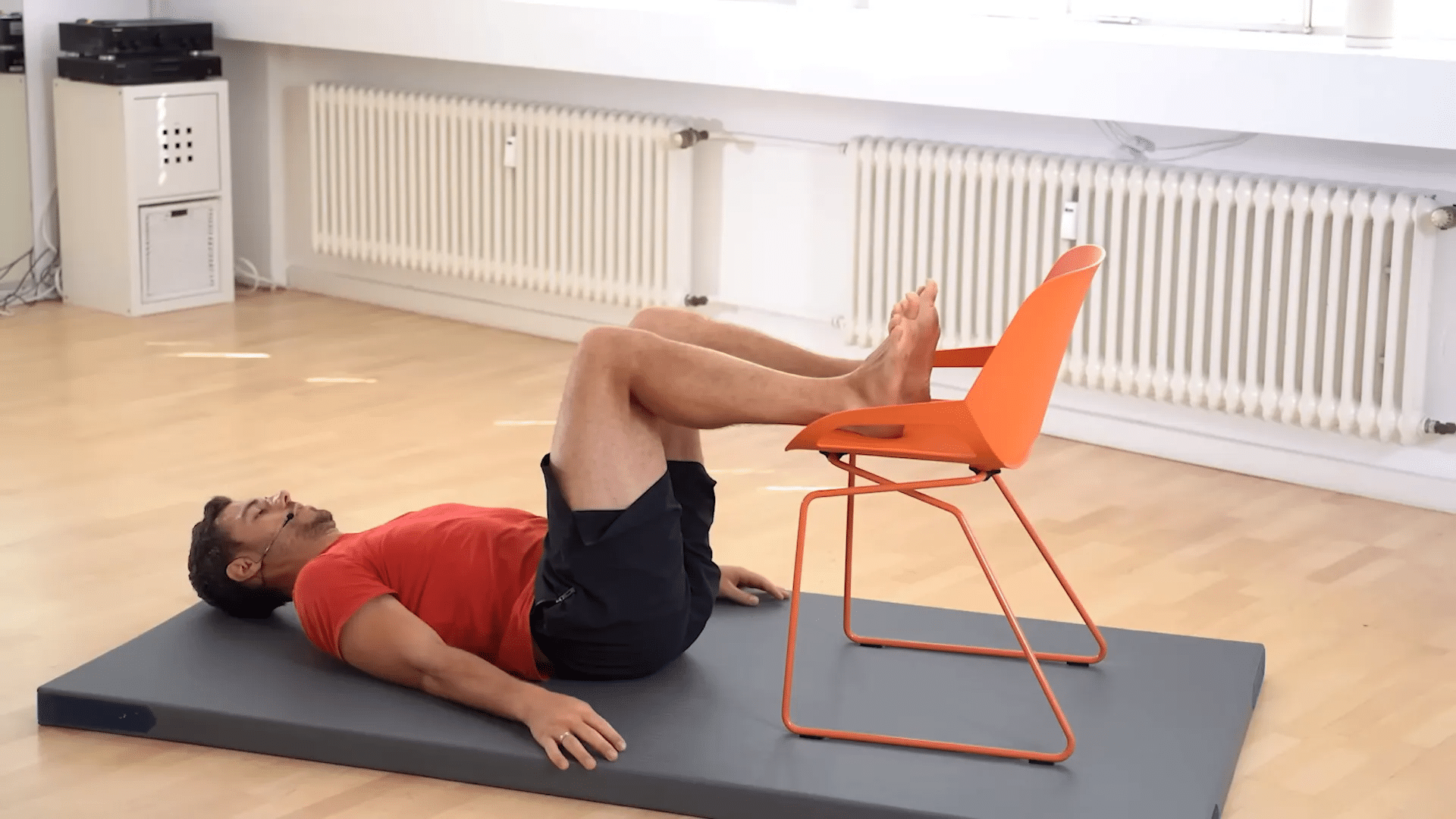 Aufstehen mit Leichtigkeit: Ein Schritt-für-Schritt-Workout für Menschen über 60 6 achte Übung zur Hüfthebung