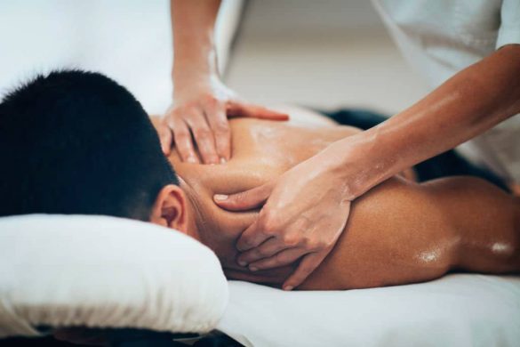 Massagetherapie. Massage ist eine physiotherapeutische Therapiemethode gegen Rückenschmerzen